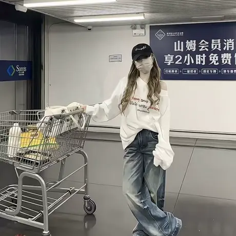 美式斜领卫衣女秋季2025新款设计感小众宽松长袖辣妹露肩白色上衣商品大图