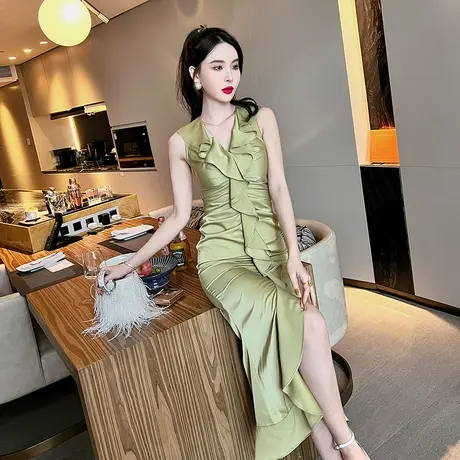 法式复古不规则无袖V领连衣裙新款设计感小众气质修身开叉长裙子商品大图