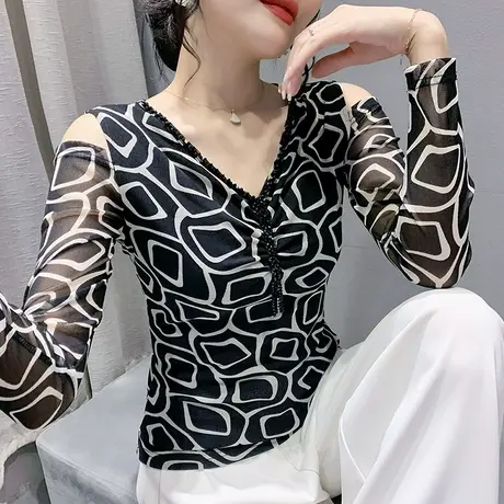 性感露肩长袖T恤女2024春秋新款时尚钉珠洋气上衣内搭网纱打底衫图片