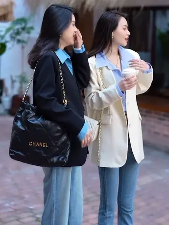 今年流行拼接款假两件西装外套女2023春季新款时尚休闲衬衫领西服图片