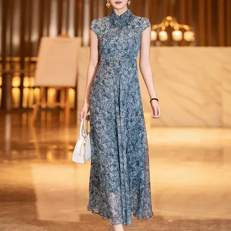 端庄大气连衣裙女2025年夏季新款时尚优雅雪纺印花蓝色立领大摆裙图片