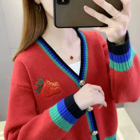 V领毛衣女早春2023新款减龄拼色草莓彩条边单排扣显瘦宽松外套潮图片