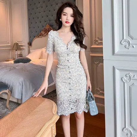 别致绝美高级感轻奢V领蕾丝连衣裙女新款性感修身御姐风包臀裙子图片