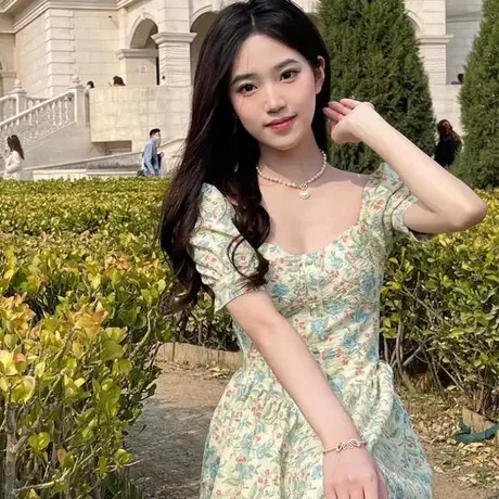 法式设计感小众方领泡泡袖碎花公主裙夏季显瘦气质百搭连衣裙子女图片