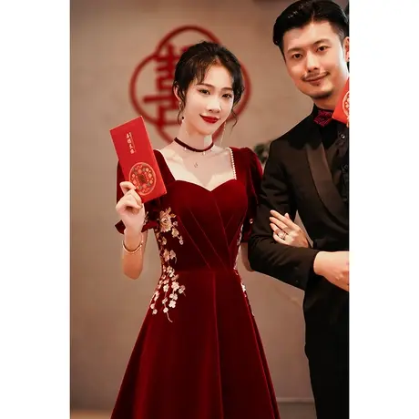 敬酒服新娘2023新款秋季中式刺绣丝绒结婚礼服简单大气小个子订婚图片
