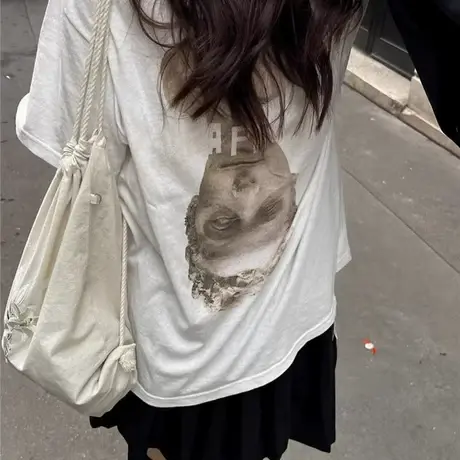 美式复古雕像后背印花白色短袖t恤女夏季宽松慵懒风上衣设计感图片