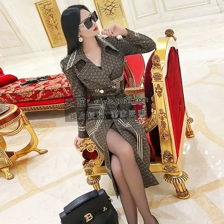 VJE秋季风衣女中长款新款时尚字母印花拼接双排扣英伦风外套图片