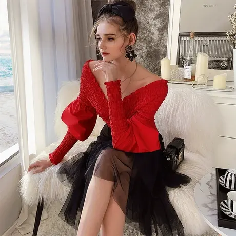 粉红大布娃娃新潮设计感小众橡筋收腰灯笼袖露肩短款衬衫商品大图