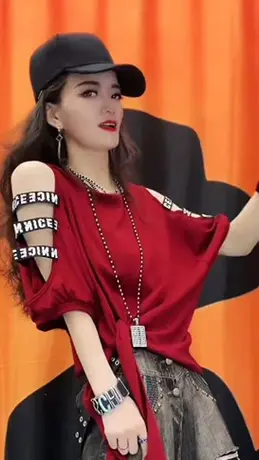 个性设计款大码蓝色漏肩T恤2023年短袖薄款街头夏上衣蝙蝠袖t女装图片