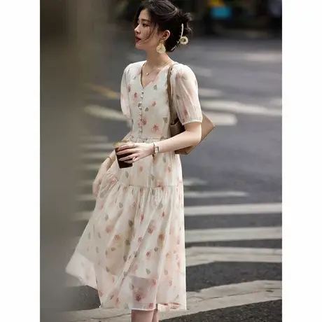 时尚短袖连衣裙2024年夏季新款女收腰显瘦V领减龄碎花温柔长裙图片