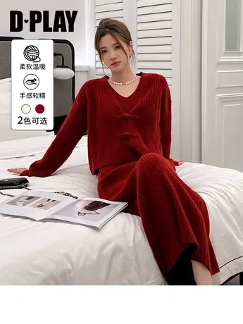 【明道直播间】DPLAY2023年冬慵懒风V领修身长款针织连衣裙套装商品大图