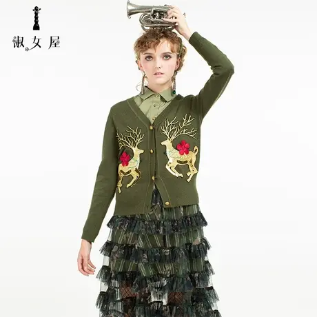 淑女屋旗舰店官网冬季女新品战争与和平墨绿色金梅花鹿绣开衫毛衣图片