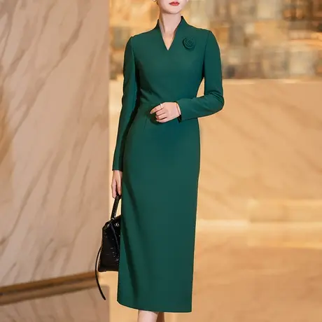 长袖连衣裙女2024春秋新款优雅端庄修身显瘦中长款v领绿色直筒裙图片