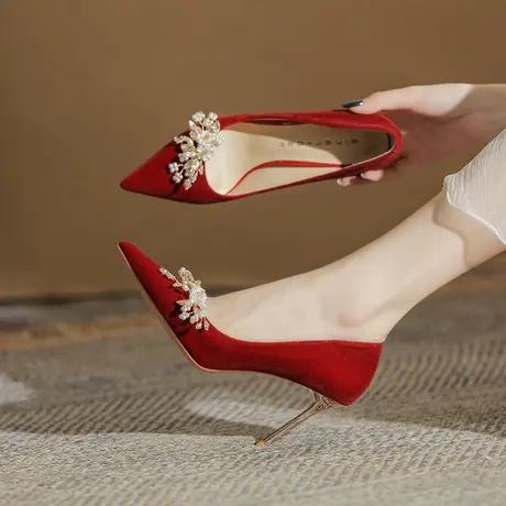 红色婚鞋女细跟2024年春夏新款不累脚尖头新娘高跟鞋浅口百搭单鞋图片