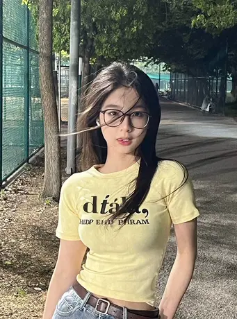 ins正肩短袖t恤女夏季修身显瘦甜辣纯欲风设计感小众美式短款上衣商品大图