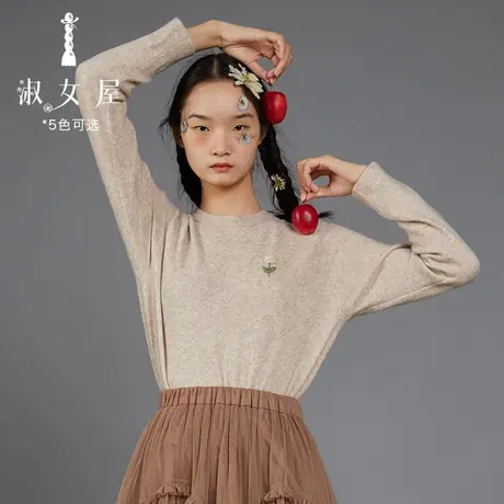 淑女屋官方旗舰店冬季穿搭复古设计感圆领手工绣花套头毛衣图片