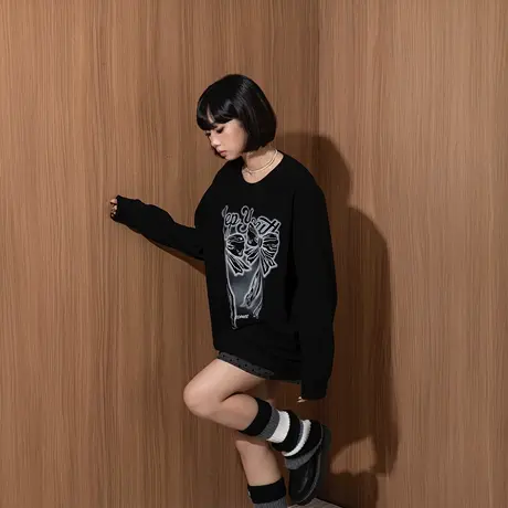 YEP黑色蝴蝶结印花圆领卫衣女春秋2025年新款加厚插肩袖上衣加绒商品大图