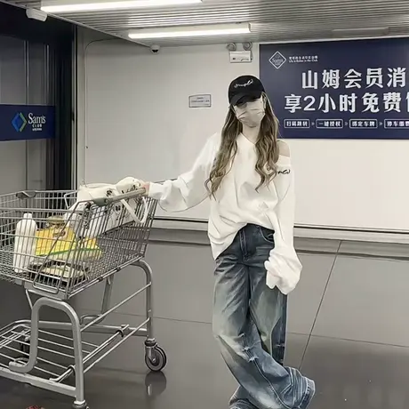 韩系慵懒松弛感白色斜领上衣女2025早秋季爆款一字肩套头宽松卫衣商品大图