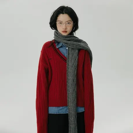 omont蛋挞家 红色v领绞花毛衣女秋冬2023新款复古学院风针织毛衣图片