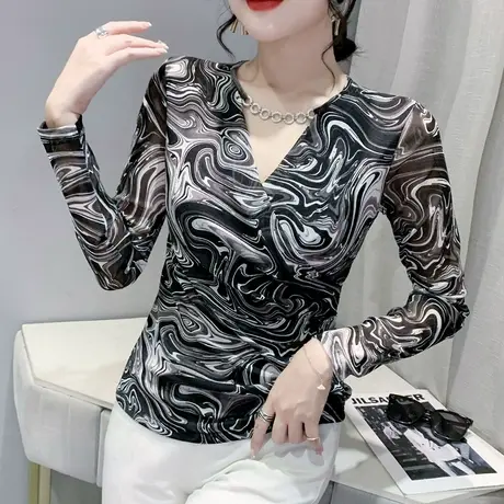 性感V领网纱打底衫女拼色扎染漂亮上衣春装新款修身百搭长袖T恤女图片