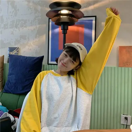 新款港风ins潮撞色插肩袖百搭设计感宽松慵懒风套头圆领卫衣女ins图片