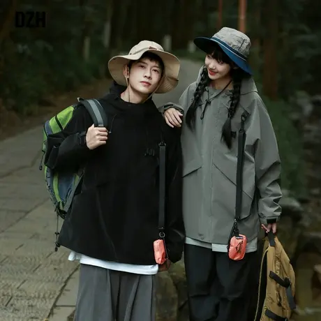 情侣户外工装冲锋衣男女同款春秋季高级感2024新款情侣装外套夹克图片