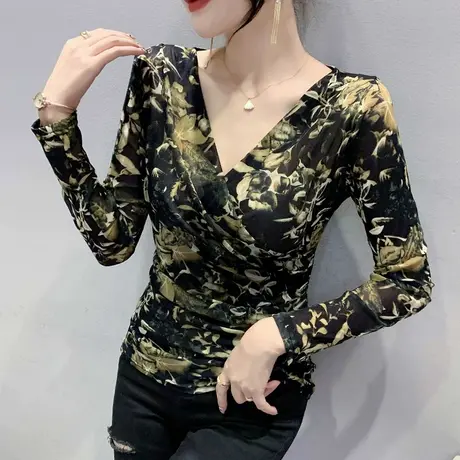初秋性感V领T恤女长袖气质漂亮网纱打底衫复古印花交叉上衣设计感商品大图