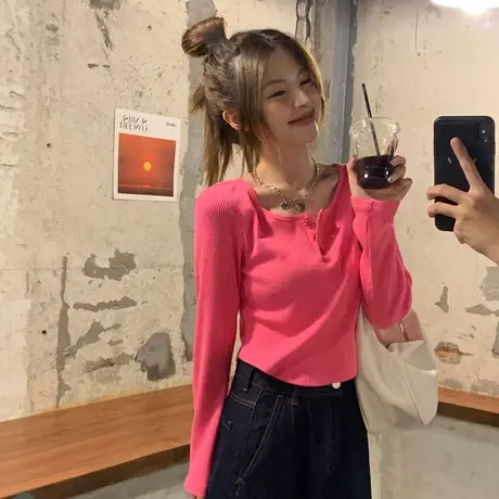 玫红色长袖T恤女秋季2024新款修身小众设计感针织衫ins短款上衣潮图片