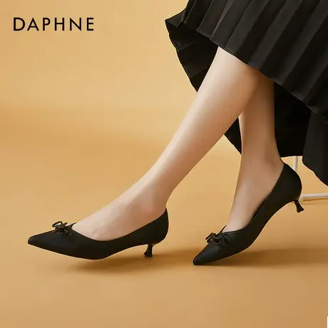 达芙妮黑色低跟尖头单鞋女细跟秋冬2021年新款气质中跟女鞋一脚蹬图片