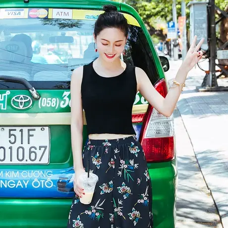 西子美丽心情夏季新品女装黑色无袖T恤短款上衣图片