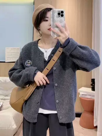 纯色刺绣小熊毛衣外套女秋冬韩版圆领宽松软糯百搭针织开衫上衣潮商品大图