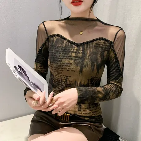 2024秋装新款性感网纱拼接长袖T恤女时尚印花上衣镂空心机打底衫图片