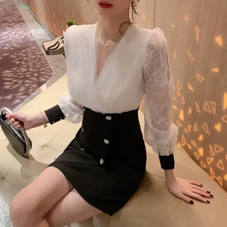 法式复古V领轻熟风女性感连衣裙收腰显瘦气质修身蕾丝包臀短裙子图片