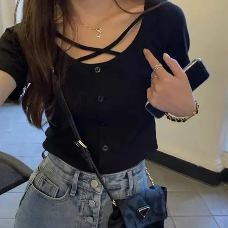 2024年春季新款露锁骨长袖t恤女修身设计感洋气辣妹上衣打底小衫图片