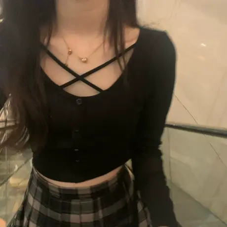 纯欲辣妹v领正肩长袖t恤2024新款秋季不规则短款上衣内搭打底衫女商品大图