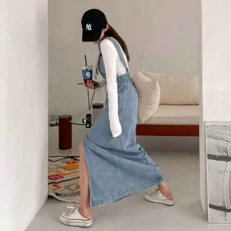 新款牛仔吊带连衣裙女中长款韩版宽松大码开叉时尚牛仔背带裙子潮图片