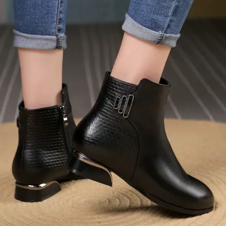 2023英伦风真皮加绒新款冬季大码女短靴41一43平底显瘦时尚马丁靴商品大图