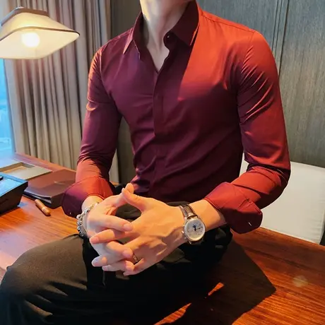 气质酒红色暗扣设计衬衫男长袖潮流轻奢质感修身痞帅免烫垂滑寸衣图片