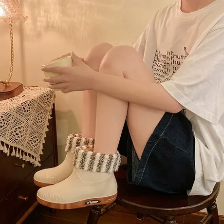 冬季短简加绒雨鞋女时尚款外穿新款网红雨天防水防滑雨靴女士水鞋图片