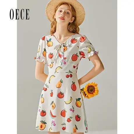 Oece夏装新款女 可爱吸睛元气减龄水果印花V领连衣裙图片