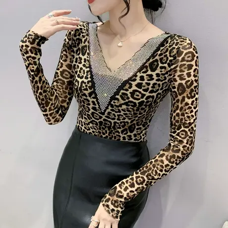 性感豹纹打底衫女早秋新款欧货V领网纱长袖T恤重工烫钻洋气上衣潮商品大图