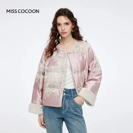 MISSCOCOON可可尼粉色短外套女2025冬新款新中式国风盘扣羽绒服商品大图