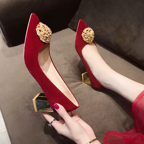 婚鞋新娘鞋2023年新款红色婚鞋粗跟秀禾婚纱两穿日常可穿高跟鞋女图片