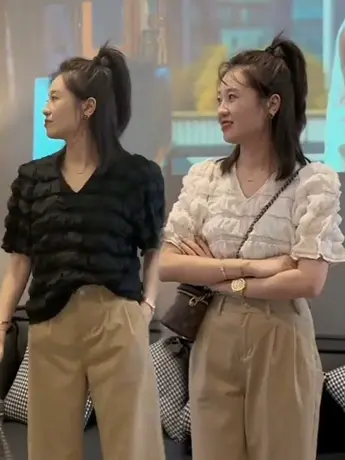 法式时髦小众褶皱v领泡泡袖衬衫女夏季新款设计感洋气短袖上衣潮商品大图