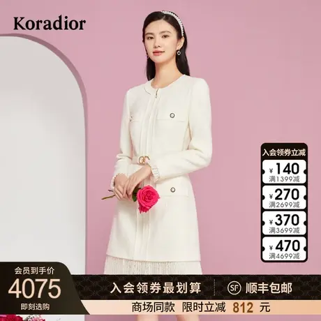 珂莱蒂尔女装2023冬季新款通勤珠扣设计感白色收腰羊毛圆领连衣裙图片