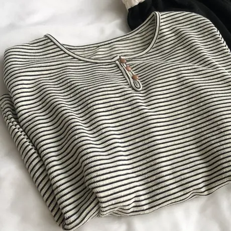 文艺三扣 条纹简约宽松长袖T恤衫女圆领休闲百搭打底衫上衣秋季新商品大图