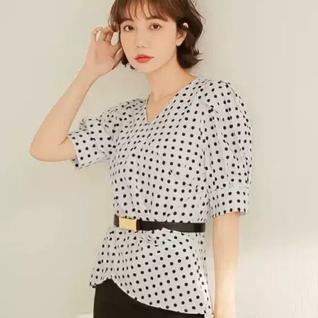 桔熊秋季别致设计感v领圆点泡泡袖交叉下摆上衣女装大码AB17518图片