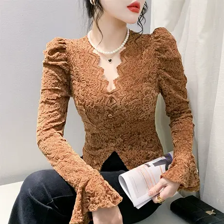 时尚短款V领蕾丝T恤女长袖性感泡泡袖开叉下摆上衣洋气修身打底衫图片