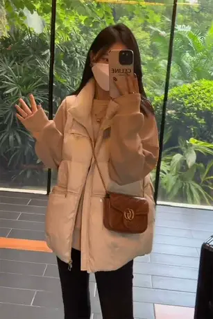 2023年早春季新款坎肩外穿羽绒棉服马甲女士宽松短款马夹背心外套图片