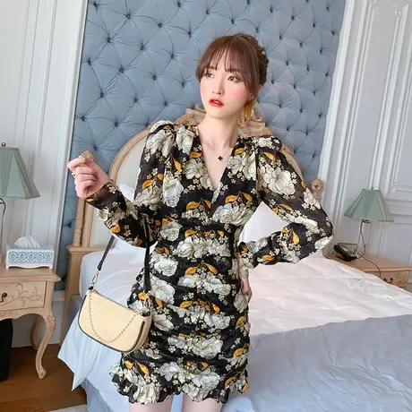 秋季雪纺薄款修身性感包臀短裙子女法式小众设计感褶皱碎花连衣裙图片